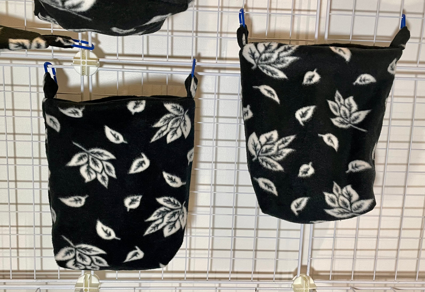 Fleece Cage Set 7 pc - White Leaves on Black